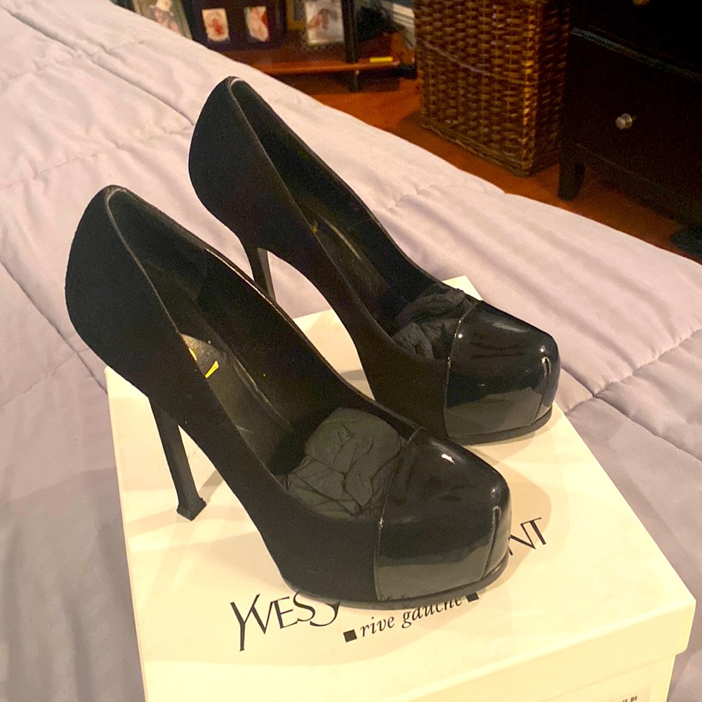 Used twice I did place rubber little sole before walking like new. Box included